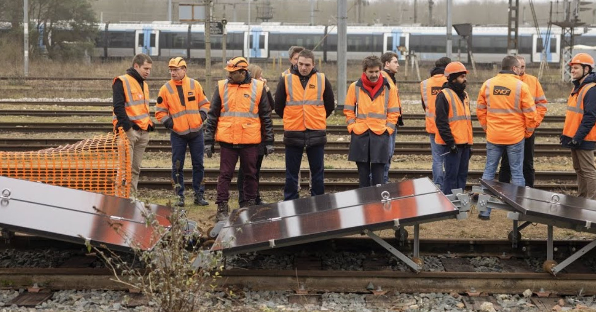  Vasúti pályák átalakítása napenergia-utakká!