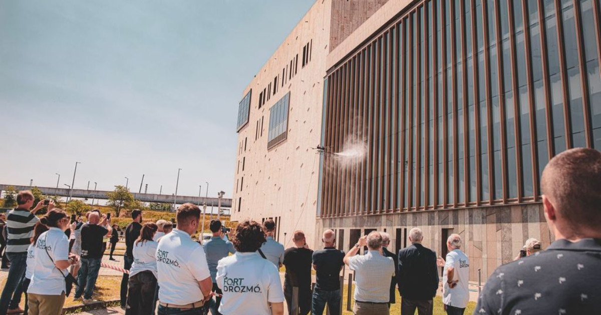 Drónok a tisztaság és a fenntarthatóság szolgálatában: magyar innováció a Müpánál