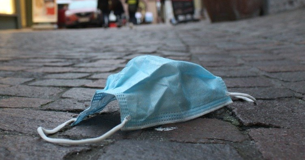 Vége a maszkhasználatnak, veszélyes hulladék lesz belőle